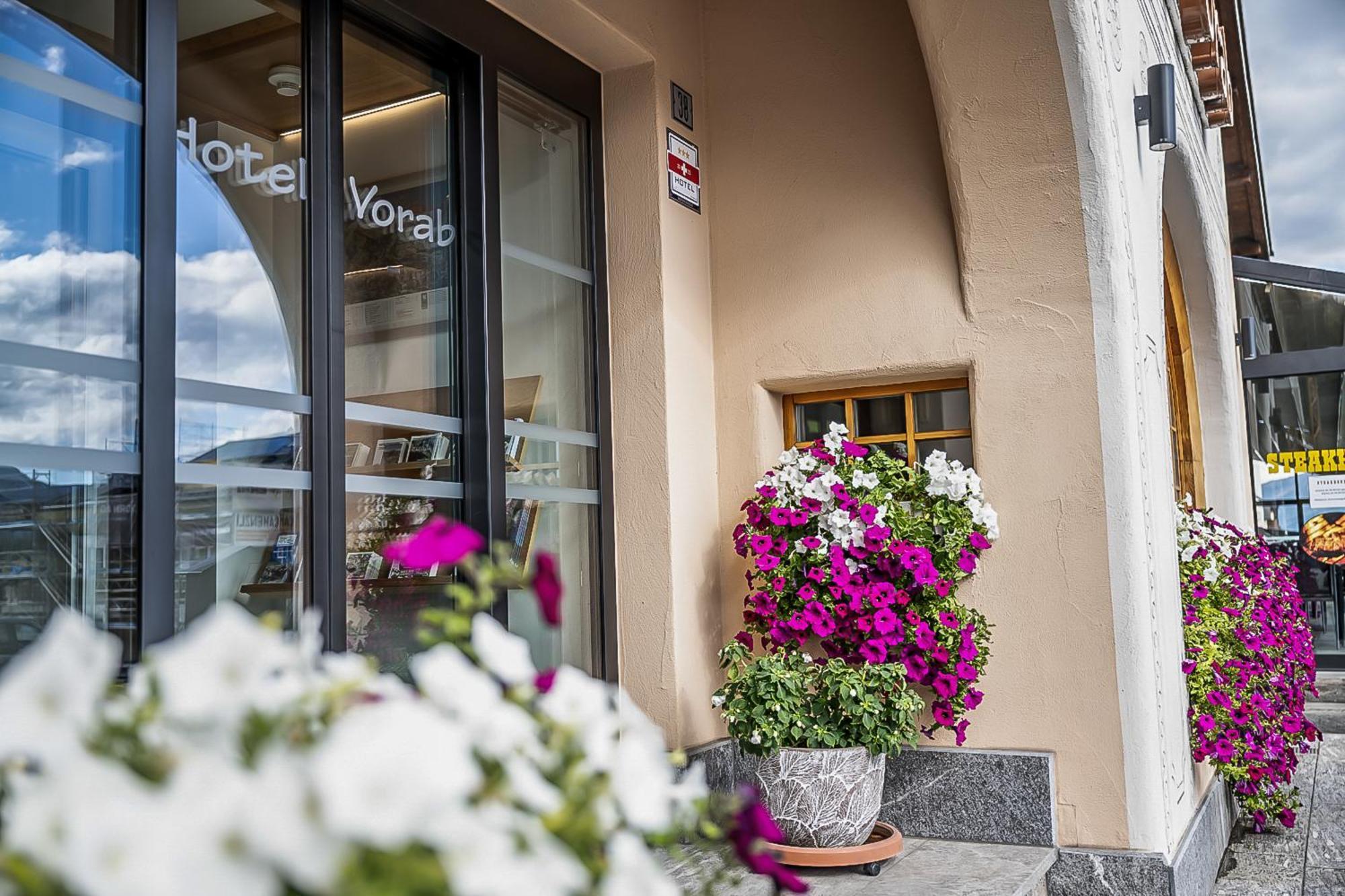 Hotel Vorab - Kulinarische Vielfalt Flims Exterior foto